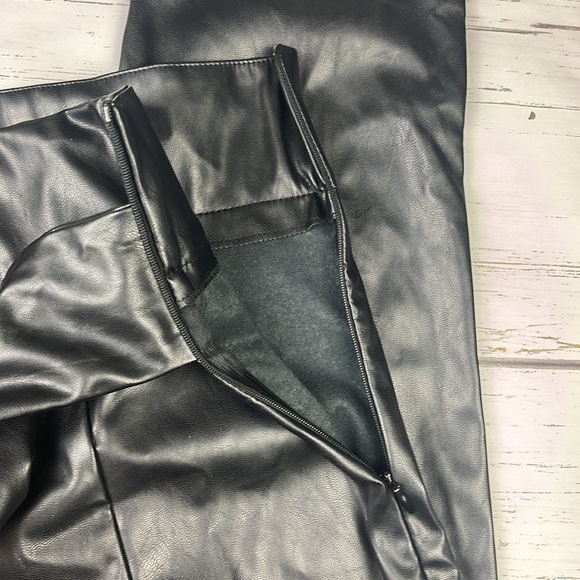 ☀️NWT PrettyLittleThing Black Faux Leather Tie Belt Pants - Picture 4 of 9